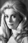 Catherine Deneuve isCordelia la reine d'Angleterre