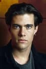 Dana Ashbrook isBobby Briggs