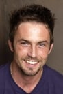 Desmond Harrington isChris Flynn