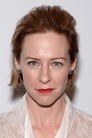 Amy Hargreaves isLinda