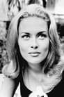 Faye Dunaway isEvelyn Cross Mulwray