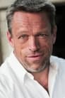 Brian Thompson isCyrus